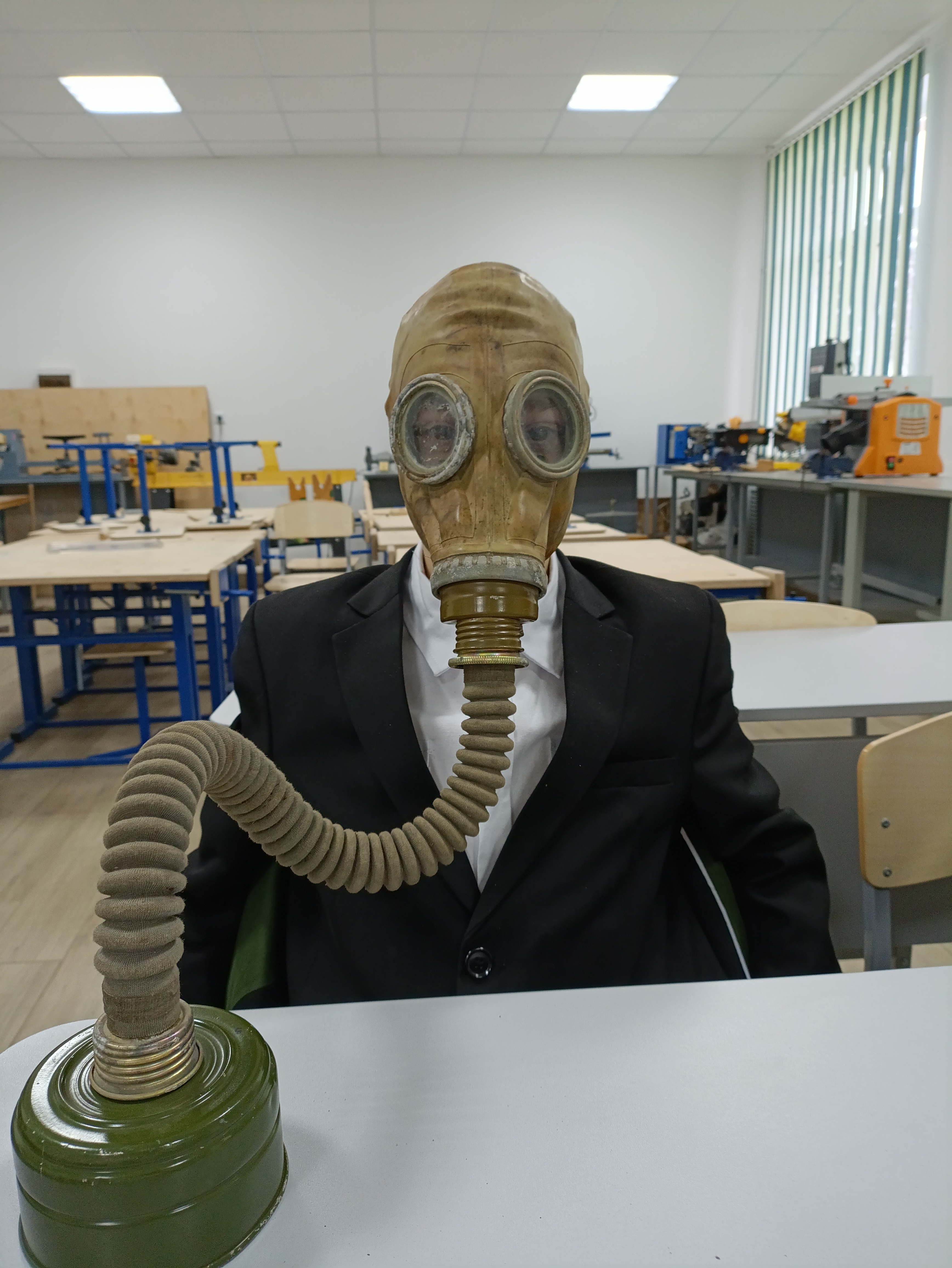 Трудовик пукнул